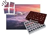 puzzleYOU: Puzzle-Adventskalender | „Passagierflugzeug beim Flug durch den roten Abendhimmel“ – aus der Puzzle-Kollektion Flugzeuge