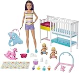 Barbie Skipper Babysitter Inc, Nap 'N' Nurture Kinderzimmer Accessoires, Kinderbetten, Schaukelpferd, Wippe, 3 Puppen, Geschenk für Kinder ab 3 Jahren,GFL38