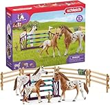 schleich 42433 HORSE CLUB Lisas Turnier-Training, 17 Teile Spielset mit 3x schleich Pferde Figuren und Zubehör, Spielzeug für Kinder ab 5 Jahren