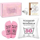 TUZELIYA 50 Geburtstag Frauen Geschenkset, 4 Stück Inklusive 45x45cm Kissenbezug, Socken, Schlüsselanhänger und Geburtstagskarten, Geschenke für Frauen Mama Schwester Beste Freunde Oma