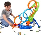 Hot Wheels Spielzeugauto Trackset mit 4 Loopings, 3-spuriger Crash-Zone und batteriebetriebenem Beschleuniger, zur Aufbewahrung zusammenklappbar, mit Spielzeugauto im Maßstab 1:64, HXT06