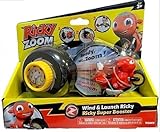 Licht & Sound Ricky, das riesige 7-Zoll Motorrad mit 8 verschiedenen Sounds und Sprache plus einem leuchtenden Rettungsvisier von Ricky Zoom. Das perfekte Abenteuer für Kinder im Vorschulalter!